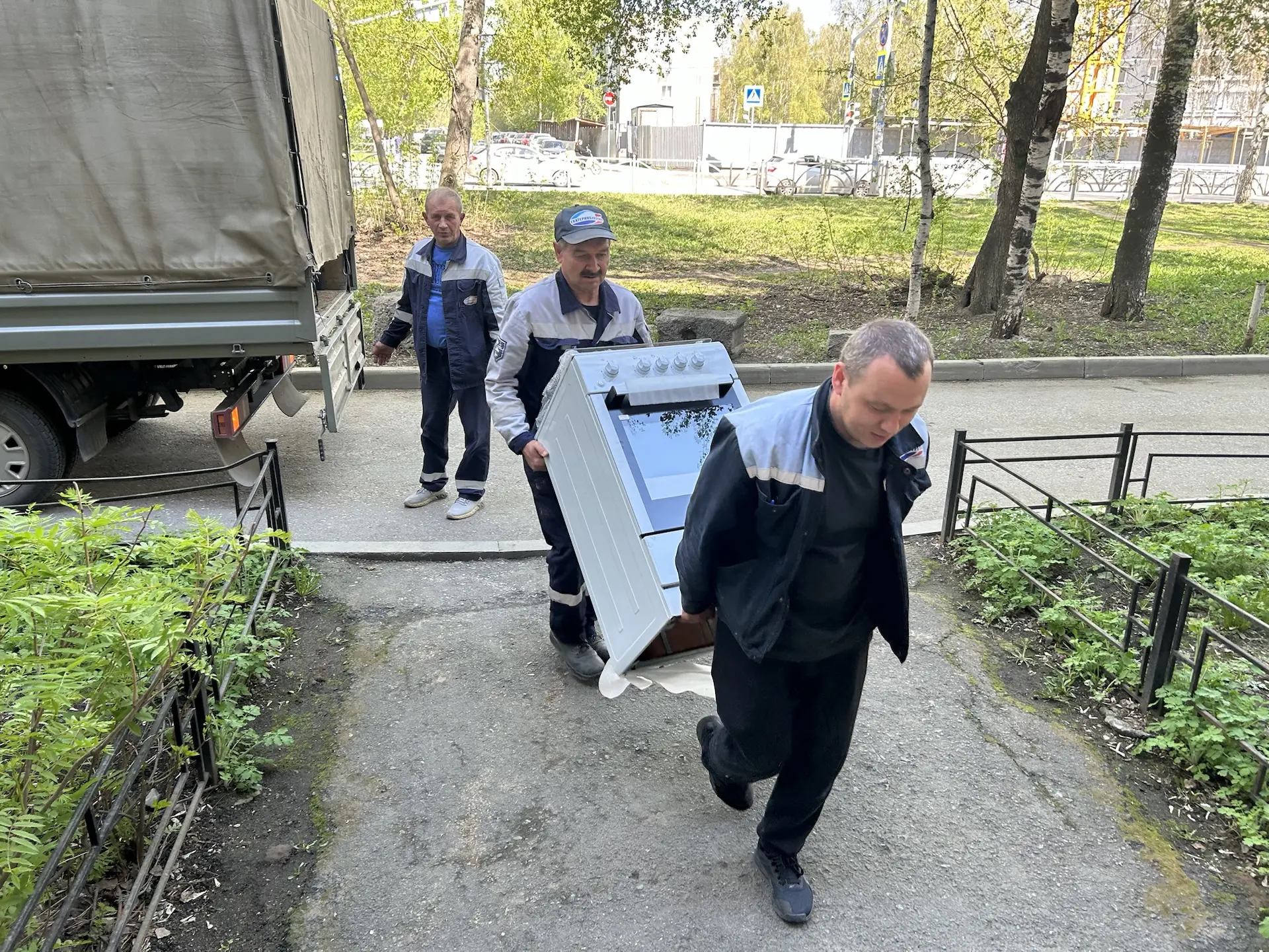 Новая плита вместо старой: «Екатеринбурггаз» заменил газовое оборудование в квартирах пожилых горожан